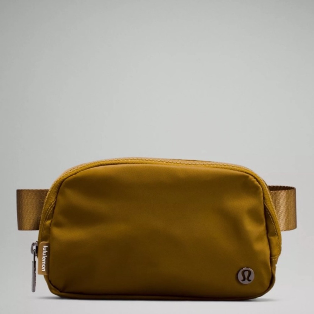 LULULEMON Everywhere Belt Bag in Salted Caramel - Picture 2 of 6